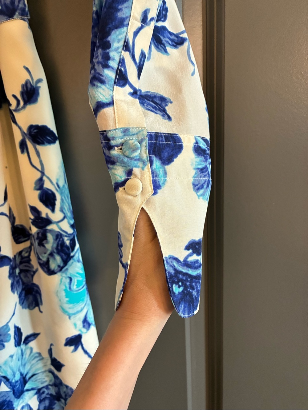 Tory Burch 💯 Silk White Dress with Blue Floral Print and Belt - Picture 3 of 6